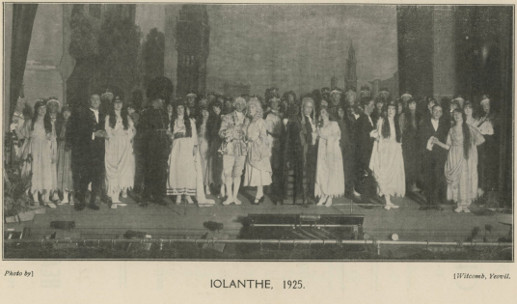 Page 39 (Cast of 'Iolanthe' 1925)